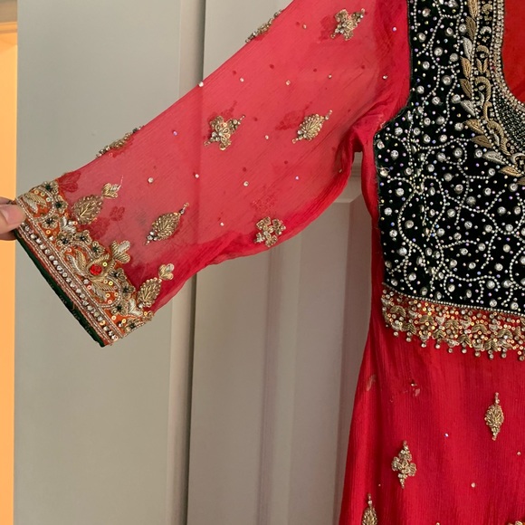 Pakistani Indian traditional bridal lenhga - Picture 8 of 8